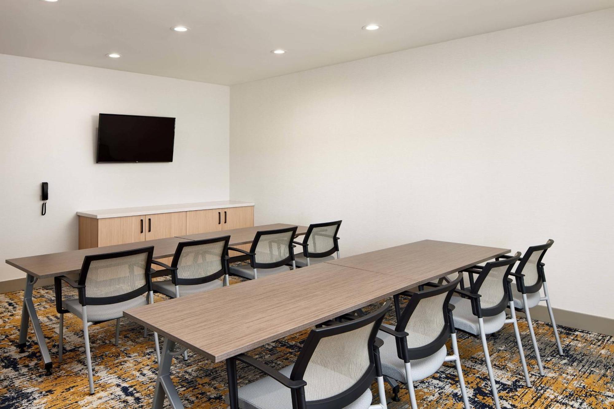 Towneplace Suites By Marriott Tampa Casino Area Orient Park Exterior foto